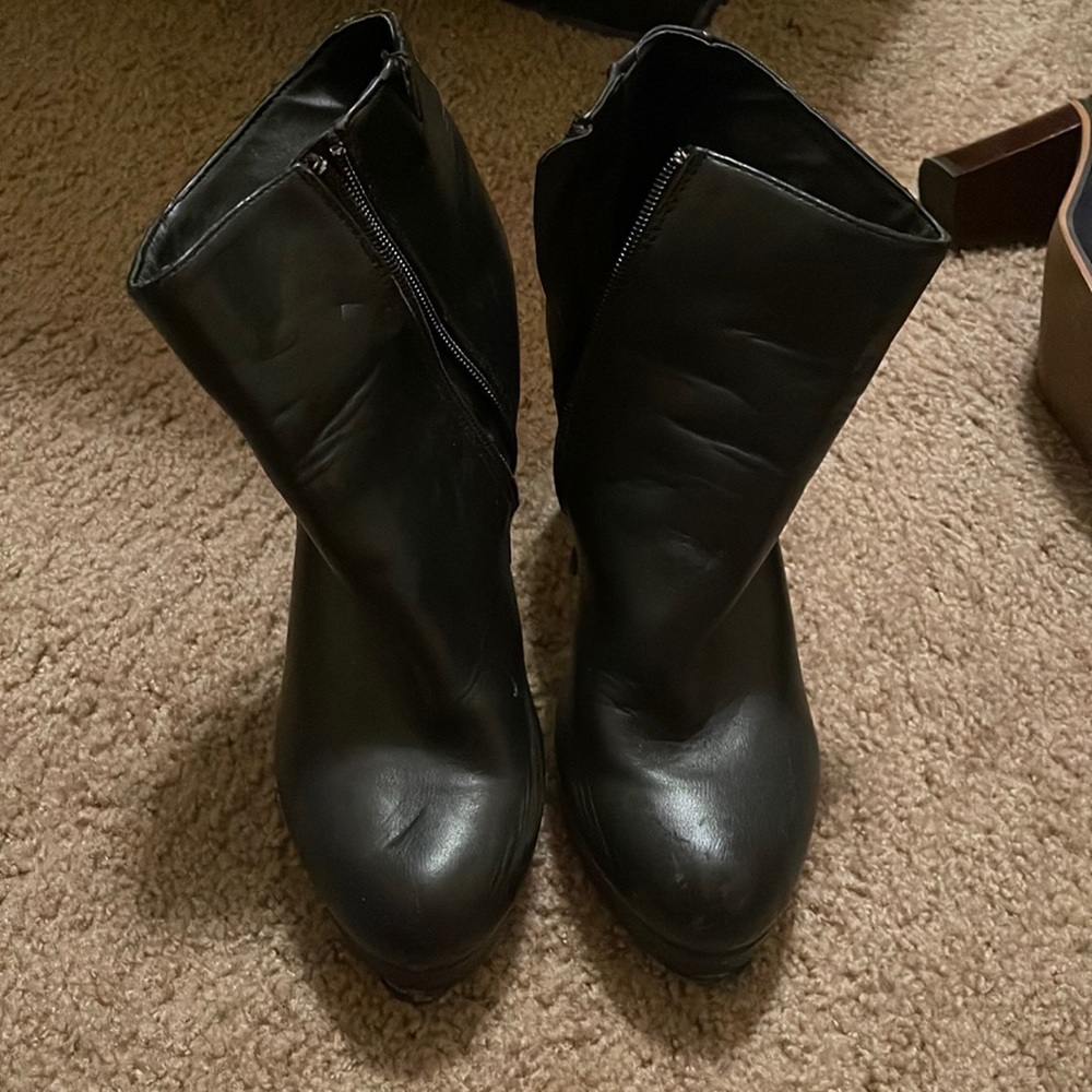 Normal wore. Size 10 ankle boots